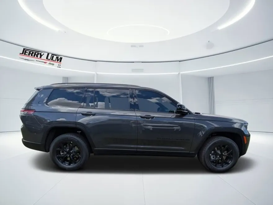 2025 Jeep Grand Cherokee Altitude photo 1