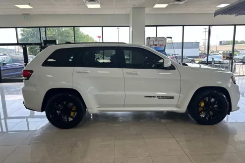 2021 Jeep Grand Cherokee Trackhawk photo 3