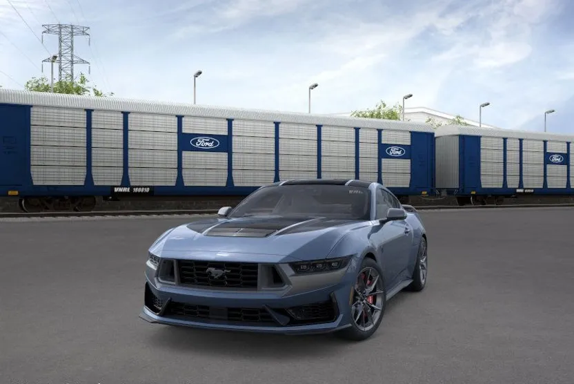 2025 Ford Mustang Dark Horse photo 1