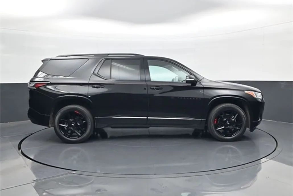 2021 Chevrolet Traverse Premier photo 1