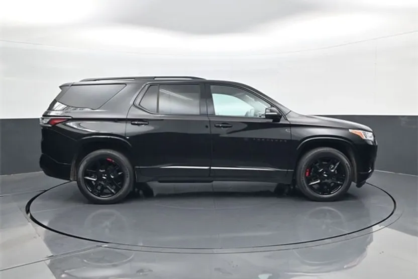 2021 Chevrolet Traverse Premier photo 1