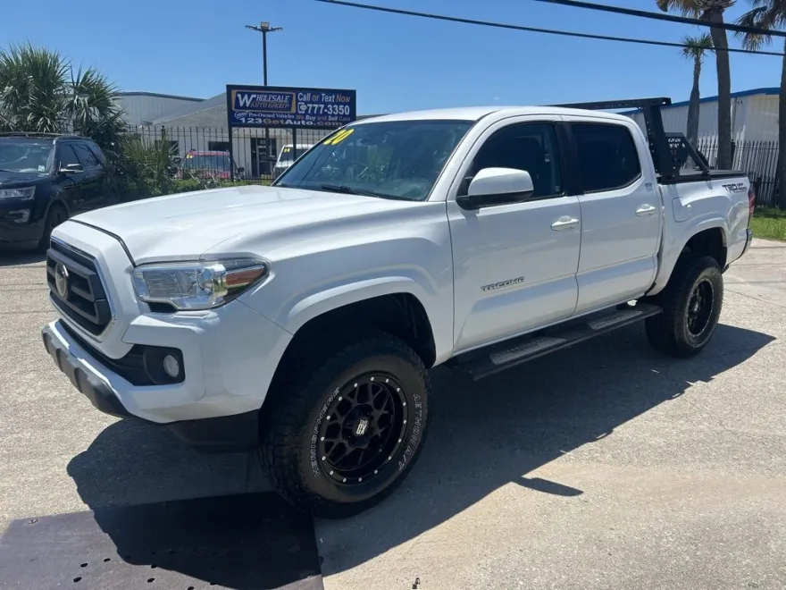 2020 Toyota Tacoma SR5 photo 2