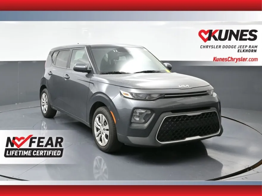2022 Kia Soul LX photo 1