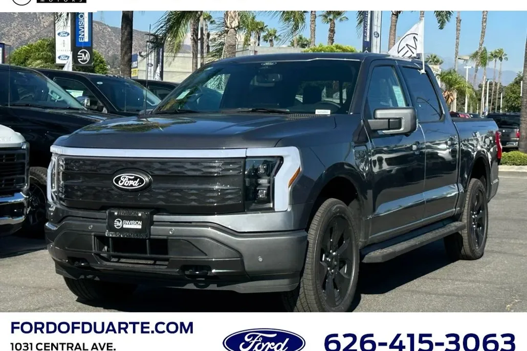 2025 Ford F-150 Lightning Platinum photo 1