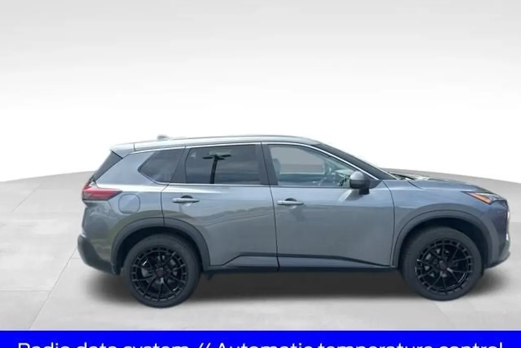 2023 Nissan Rogue SV photo 1