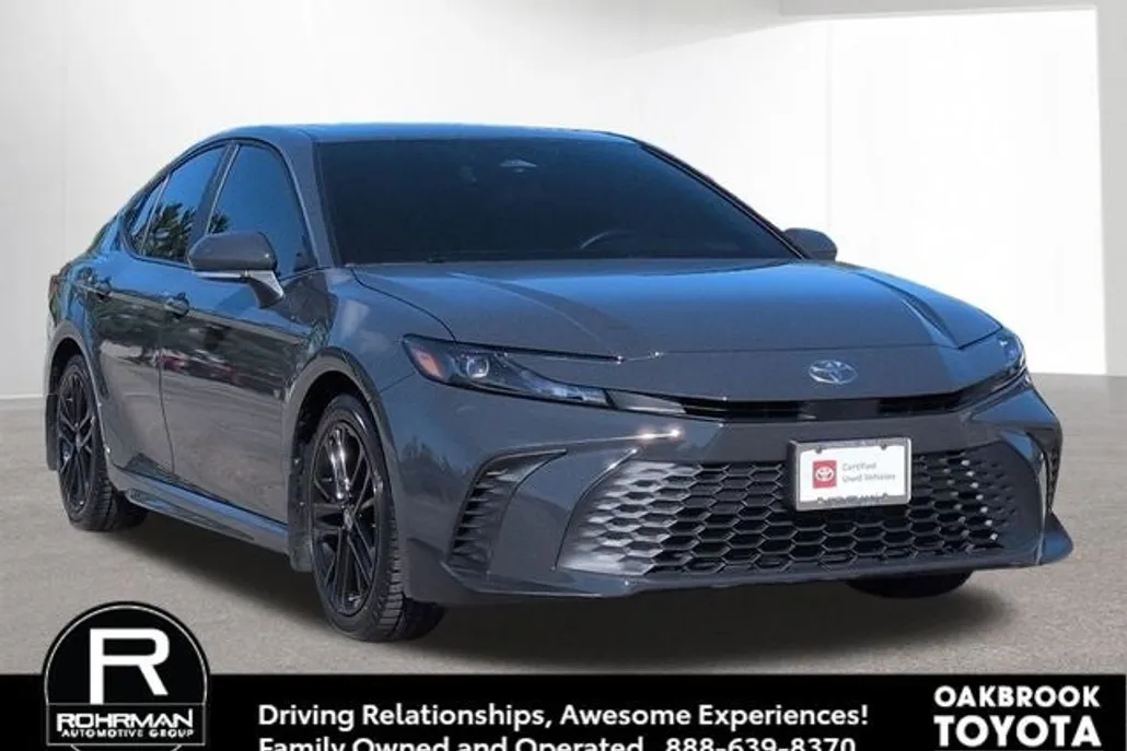 2025 Toyota Camry SE photo 1