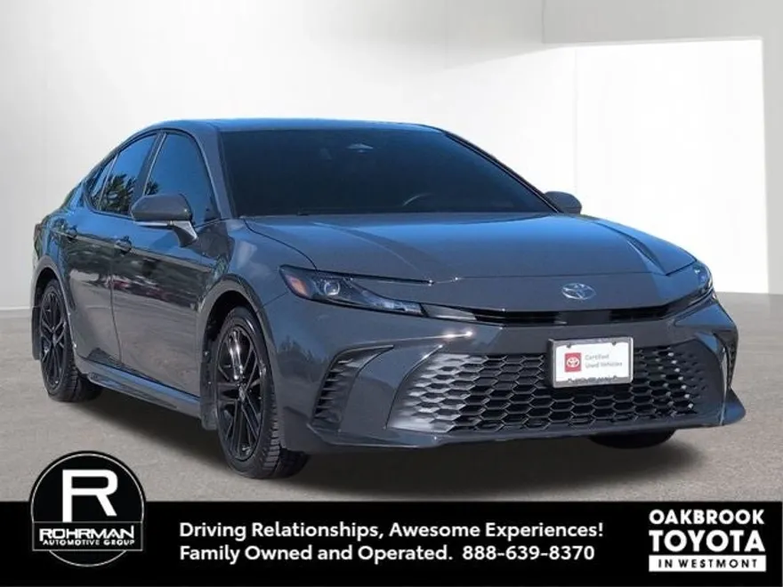 2025 Toyota Camry SE photo 1