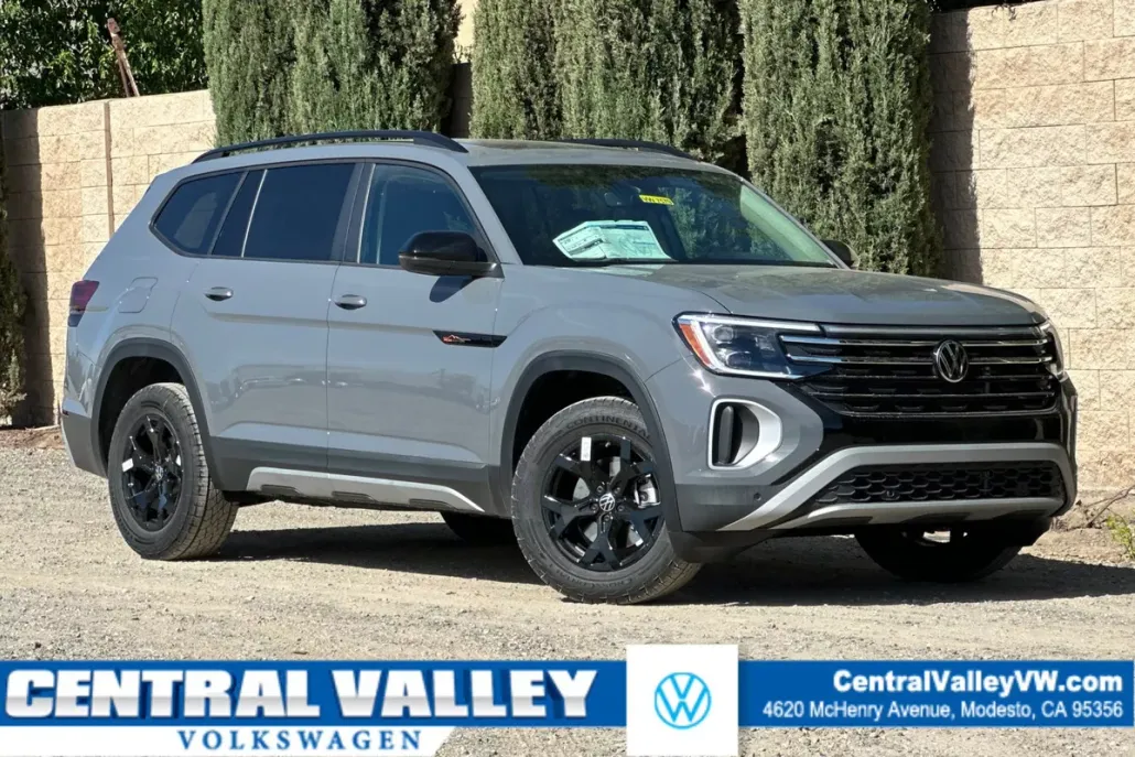 2025 Volkswagen Atlas SE Technology Peak Edition photo 1