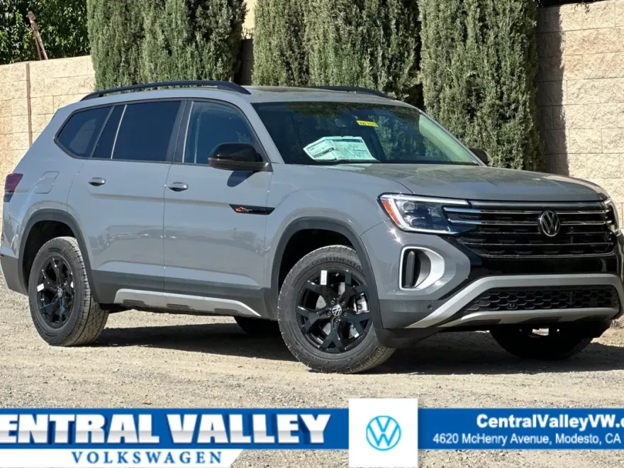 2025 Volkswagen Atlas SE Technology Peak Edition photo 1
