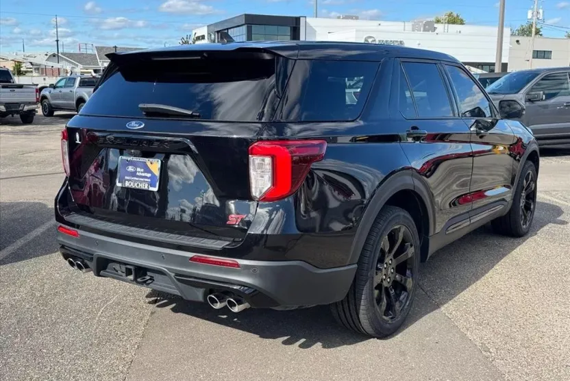 2022 Ford Explorer ST photo 1