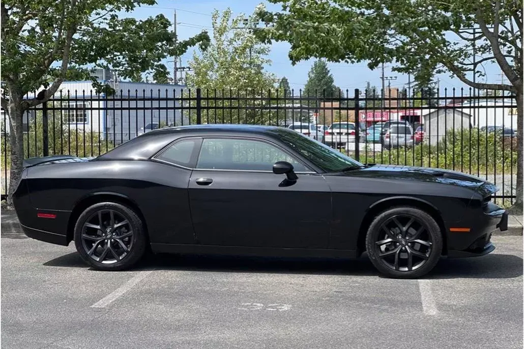 2021 Dodge Challenger SXT photo 1