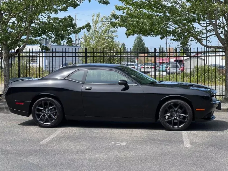 2021 Dodge Challenger SXT photo 1