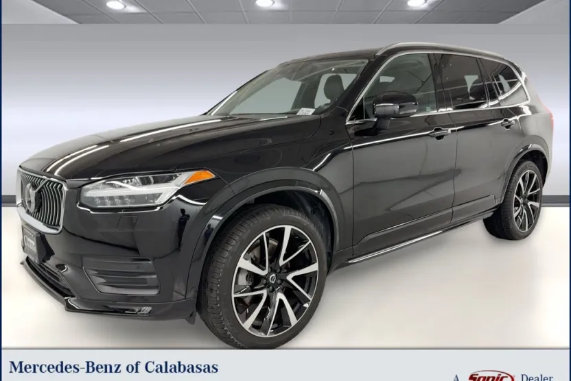 2022 Volvo XC90 T6 AWD Momentum photo 1