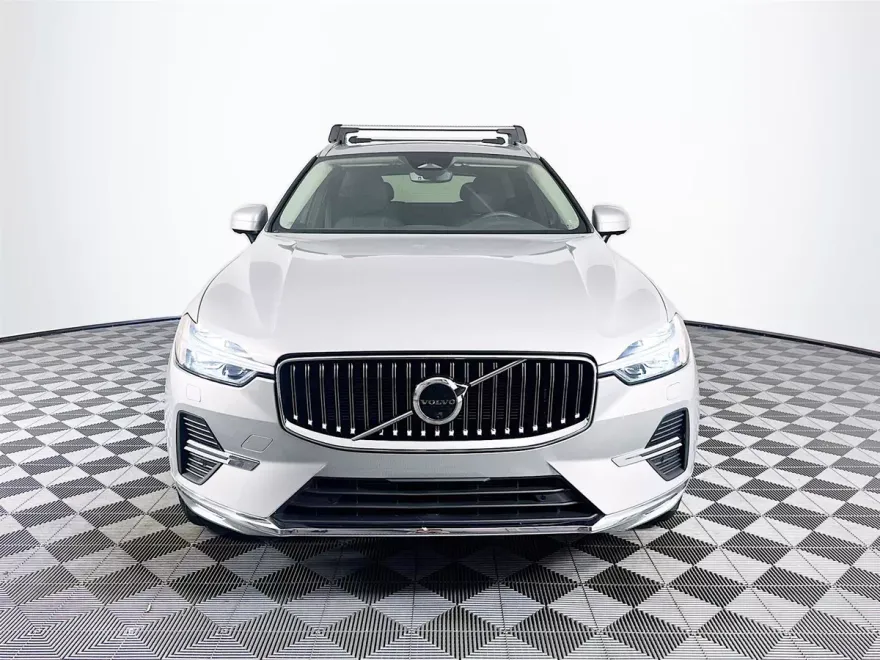 2023 Volvo XC60 B5 Plus photo 1