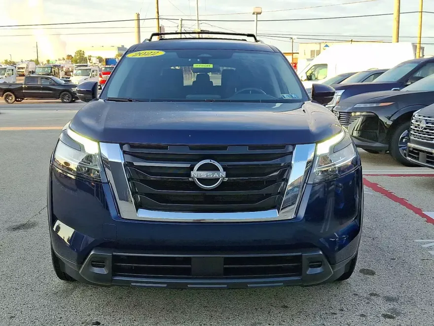 2022 Nissan Pathfinder SV photo 1