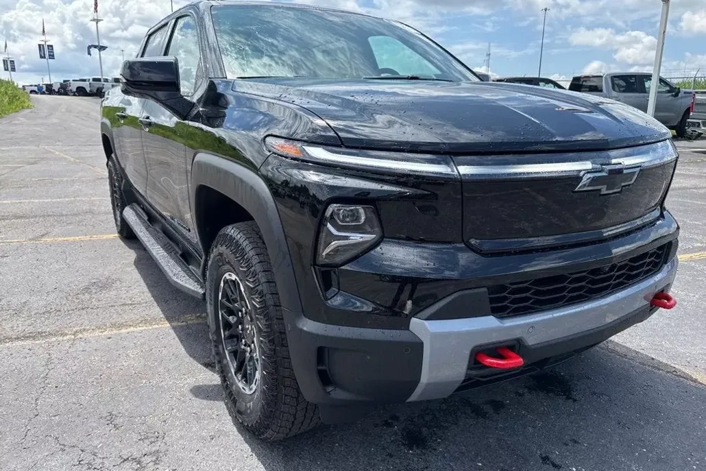 2026 Chevrolet Silverado EV Trail Boss photo 1