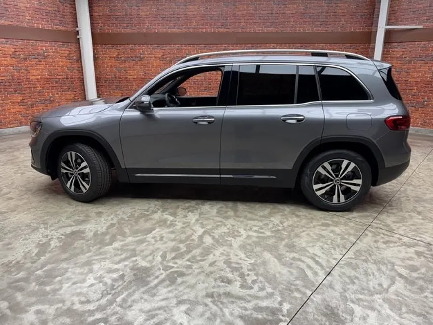 2025 Mercedes Benz GLB 250 4MATIC photo 1