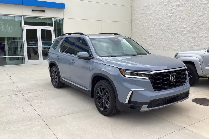 2025 Honda Pilot Touring photo 1