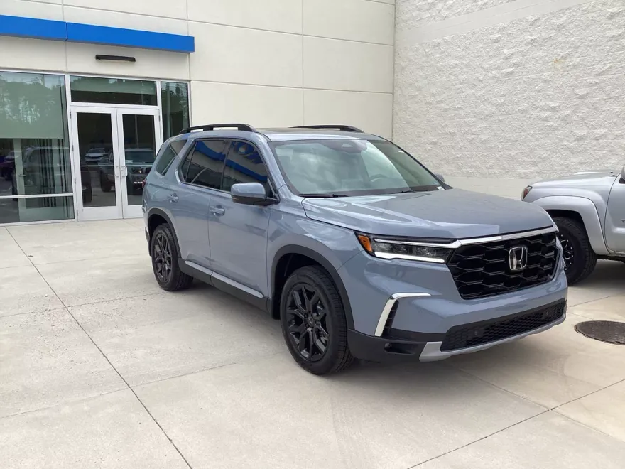 2025 Honda Pilot Touring photo 1