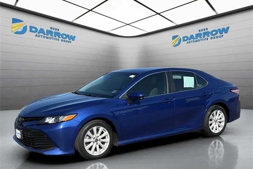 2018 Toyota Camry LE photo 1