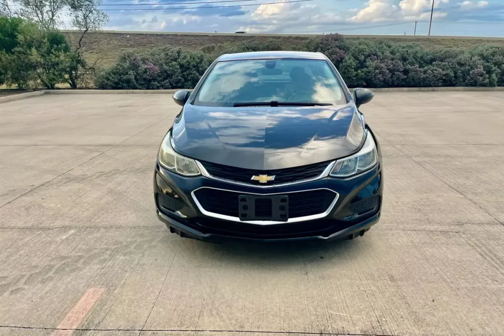 2018 Chevrolet Cruze LS photo 1