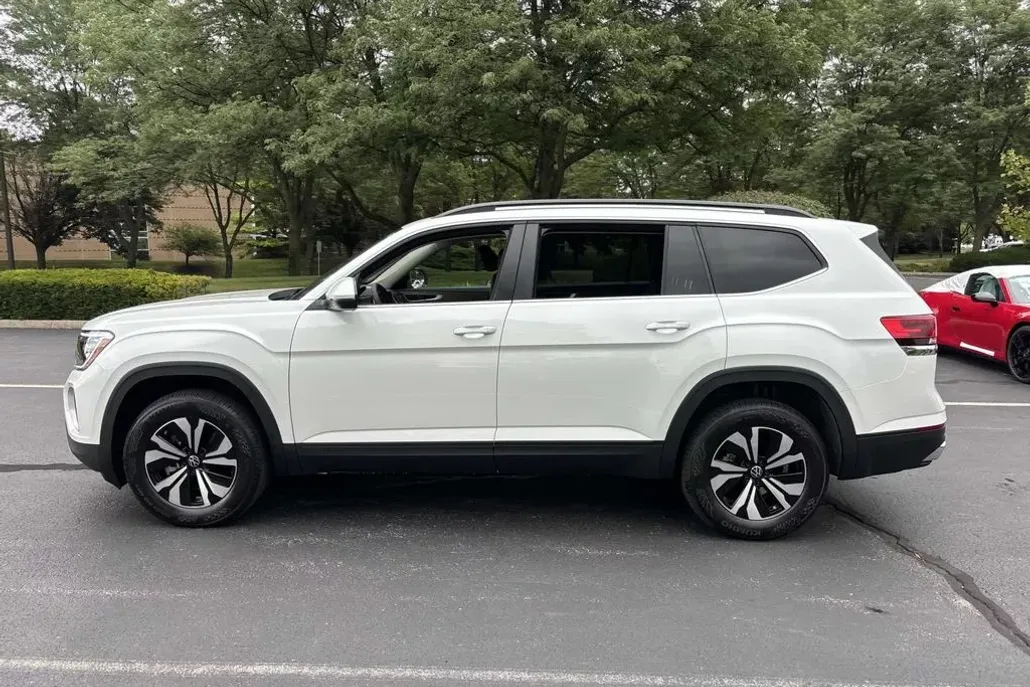 2026 Volkswagen Atlas SE photo 1