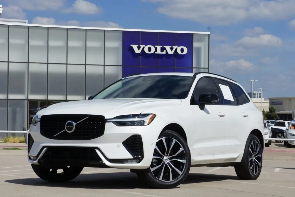 2025 Volvo XC60 B5 Plus photo 1