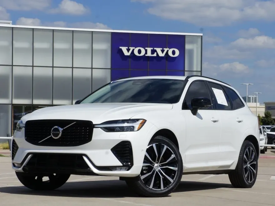 2025 Volvo XC60 B5 Plus photo 1