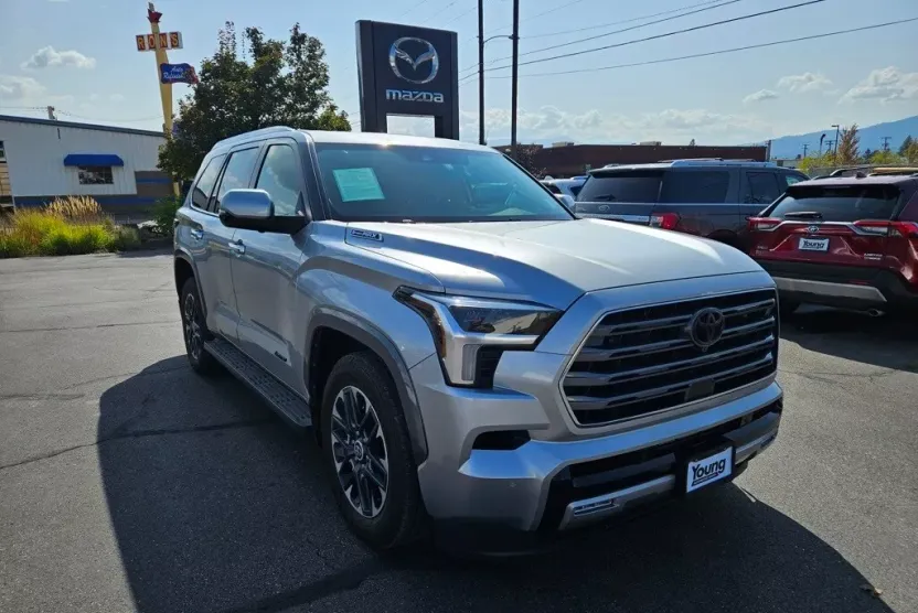 2024 Toyota Sequoia photo 1