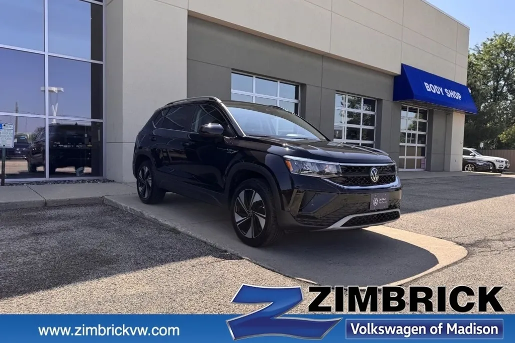 2024 Volkswagen Taos SE photo 1