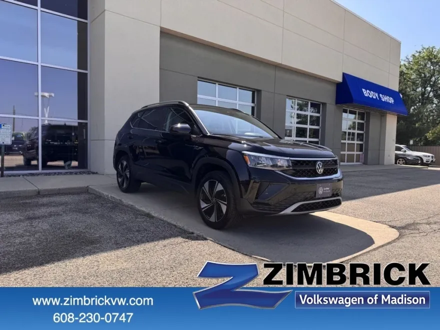 2024 Volkswagen Taos SE photo 1