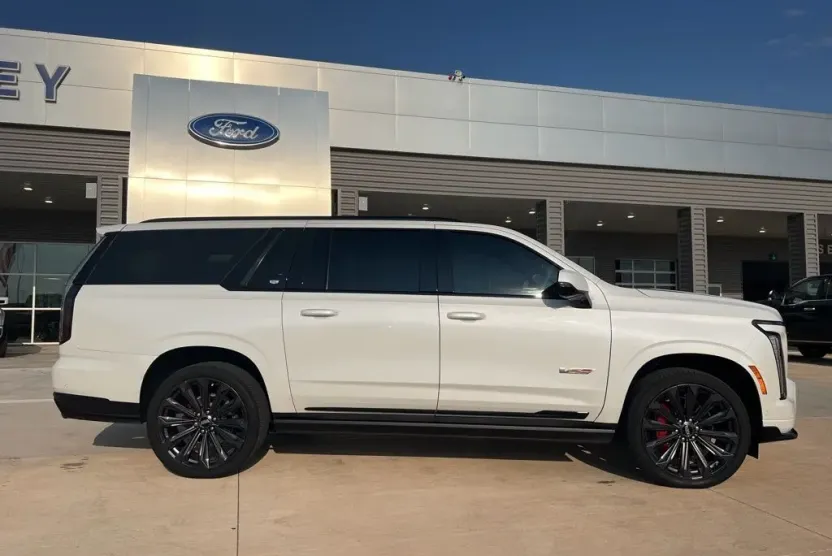 2025 Cadillac Escalade ESV V-Series photo 1