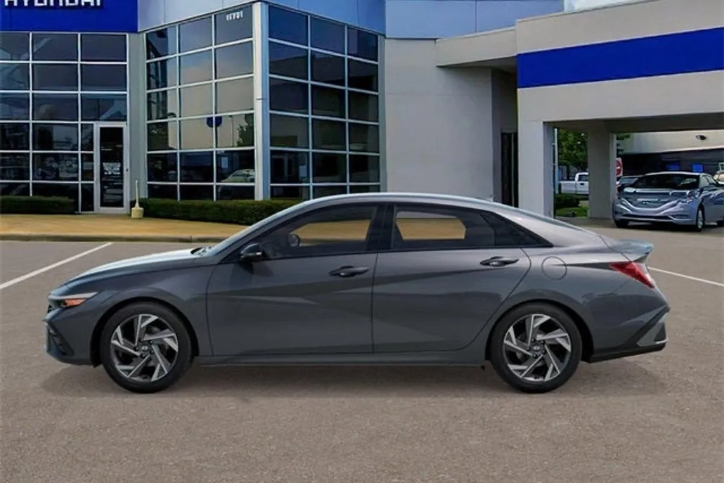 2025 Hyundai Elantra SEL Sport photo 1