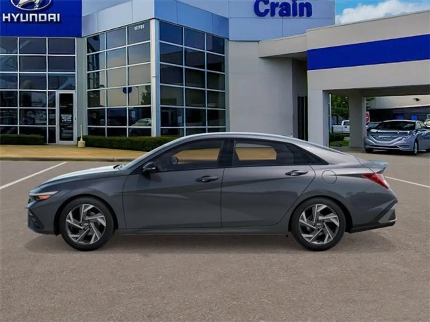 2025 Hyundai Elantra SEL Sport photo 1