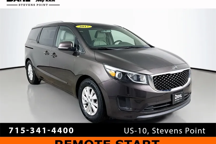 2017 Kia Sedona LX photo 1