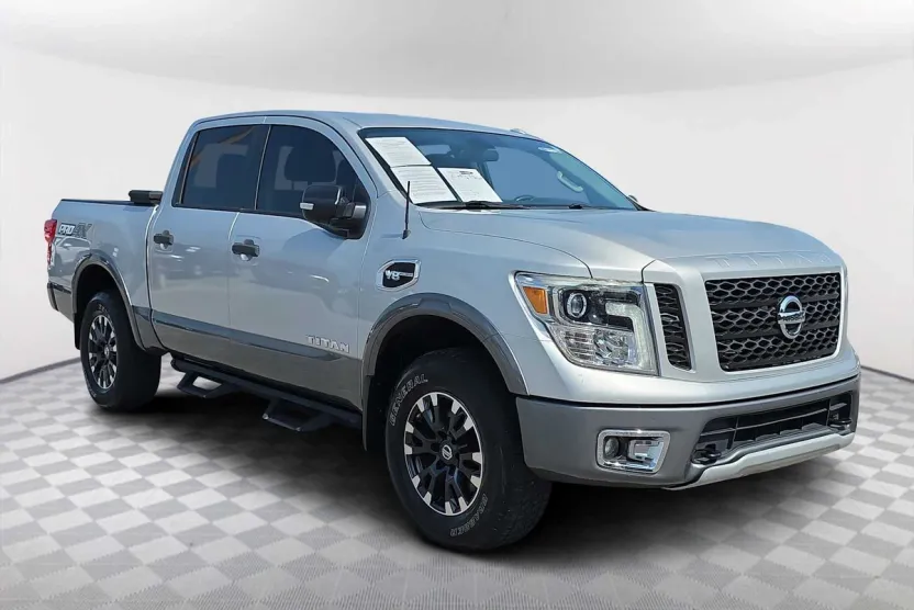 2017 Nissan Titan PRO-4X photo 1