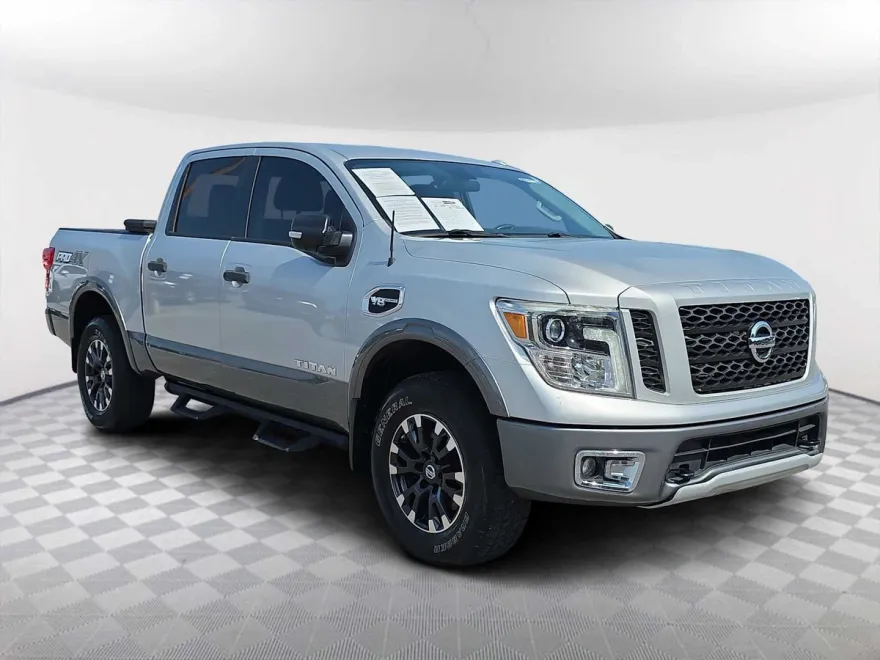2017 Nissan Titan PRO-4X photo 1