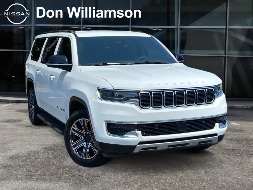 2024 Jeep Wagoneer L Series II photo 1