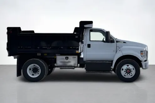 2025 Ford F-750 photo 2