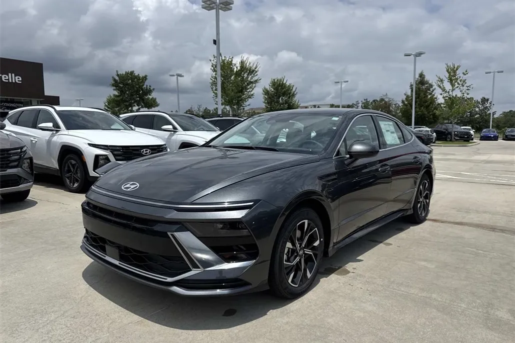 2025 Hyundai Sonata SEL photo 1