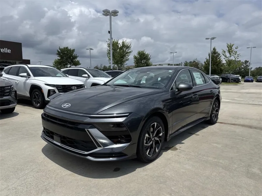 2025 Hyundai Sonata SEL photo 1