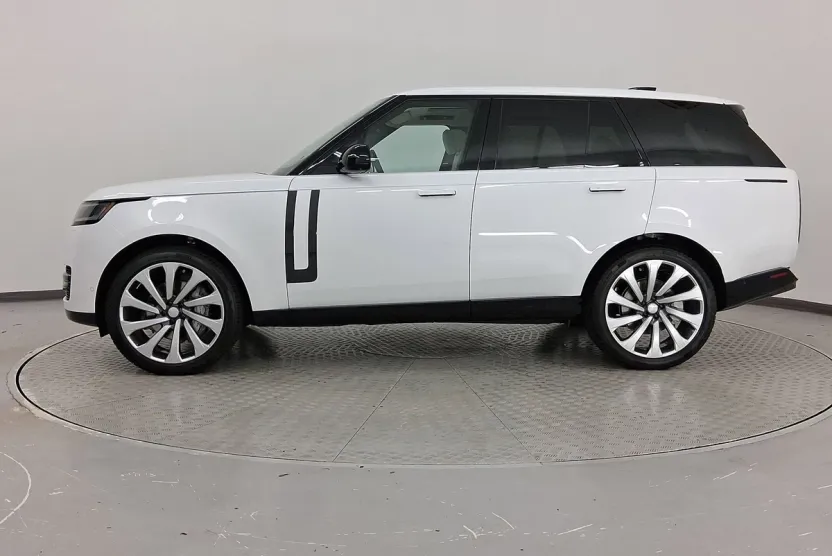 2025 Land Rover Range Rover SE photo 1