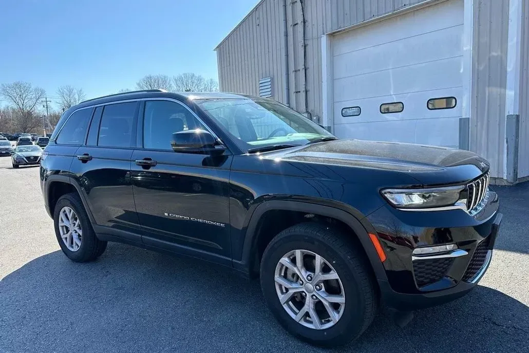 2022 Jeep Grand Cherokee Limited photo 1