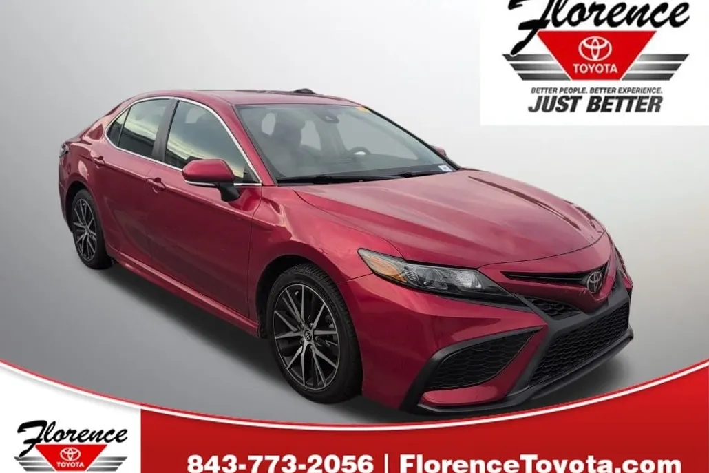 2022 Toyota Camry SE photo 1