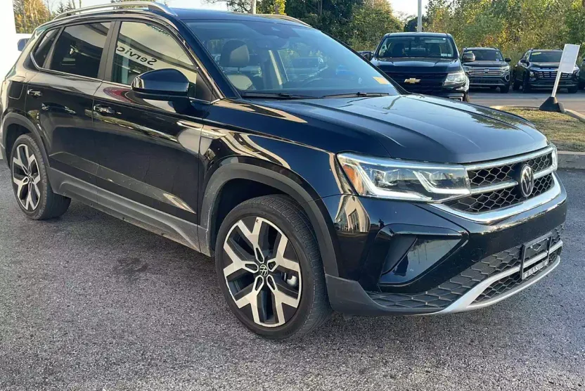 2023 Volkswagen Taos SEL photo 1