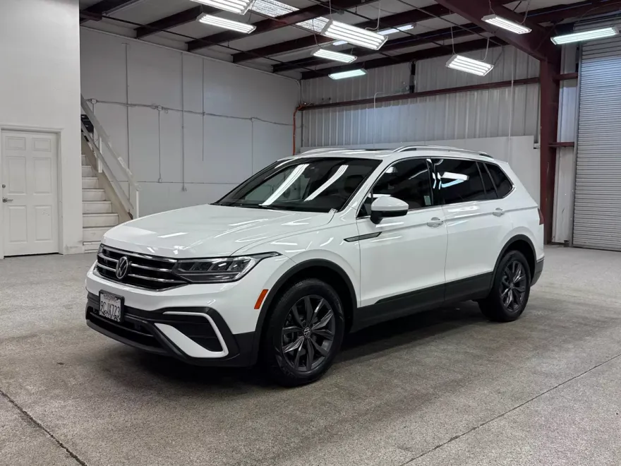 2022 Volkswagen Tiguan SE photo 1