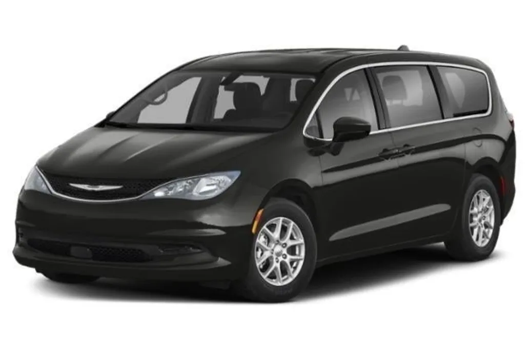 2022 Chrysler Voyager LX photo 1