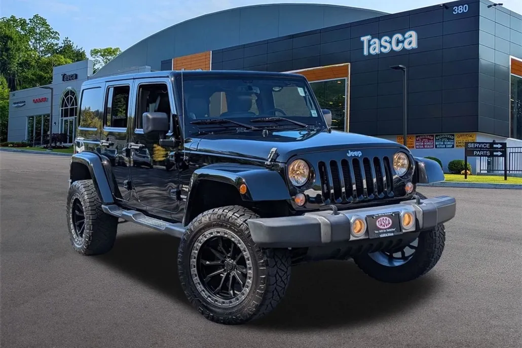 2014 Jeep Wrangler Unlimited Sahara photo 1