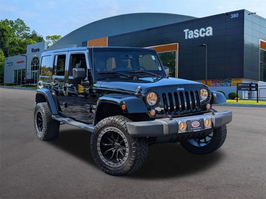2014 Jeep Wrangler Unlimited Sahara photo 1