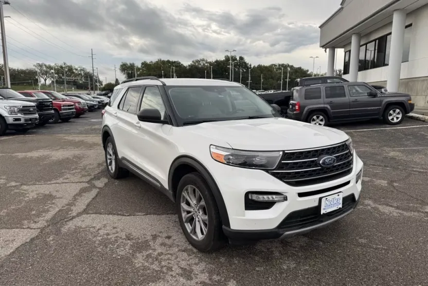 2022 Ford Explorer XLT photo 1